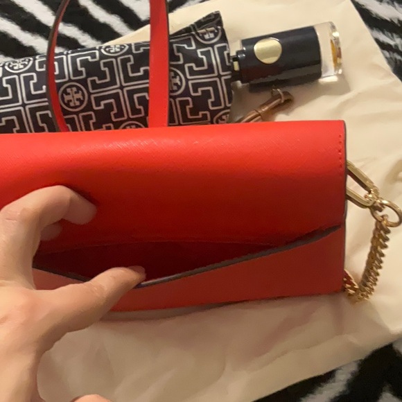 Tory Burch Vibrant Red Crossbody Bag with Gold Chain - Picture 2 of 4